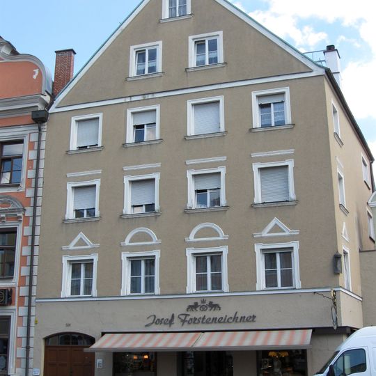 Wohn- und Geschäftshaus