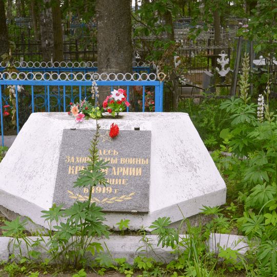 Братская могила красноармейцев, погибших в борьбе с белогвардейцами