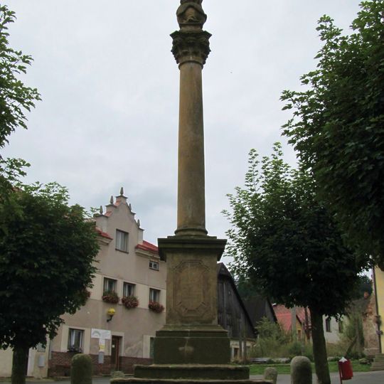 Sloup se sochou Panny Marie