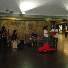 Metro L3 Estació Plaça Catalunya. La rotonda dels transports