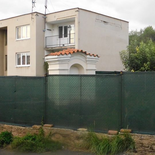 Výklenková kaplička v Hořešovicích