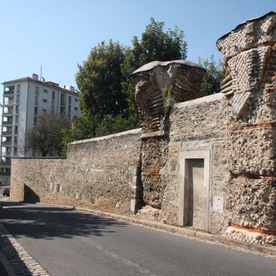 Piles de la rue Roger Radisson