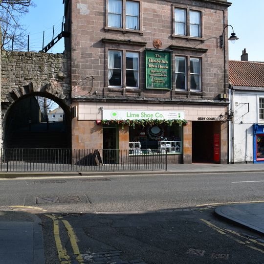 124 And 126, Marygate