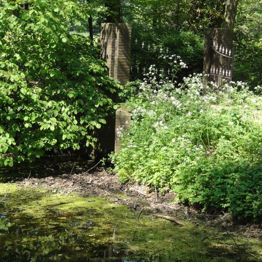 Huis te Hemmen, smeedijzeren hek