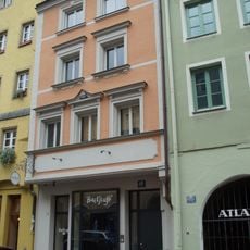 Wohn- und Geschäftshaus