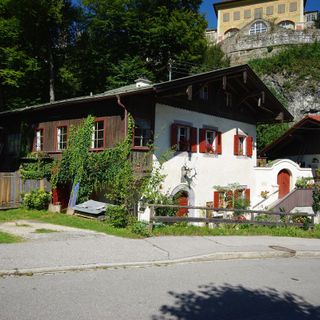Wohnhaus, sogenanntes „Wildmeisterhaus“ wegen seiner Funktion bis 1803 als Haus des fürstpröpstlichen Oberjägers bzw. Wildmeisters