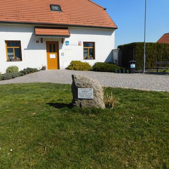 Pomník základního kamene Národního divadla v Louňovicích