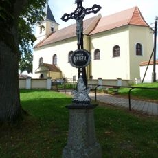 Kříž v Choustníku u kostela