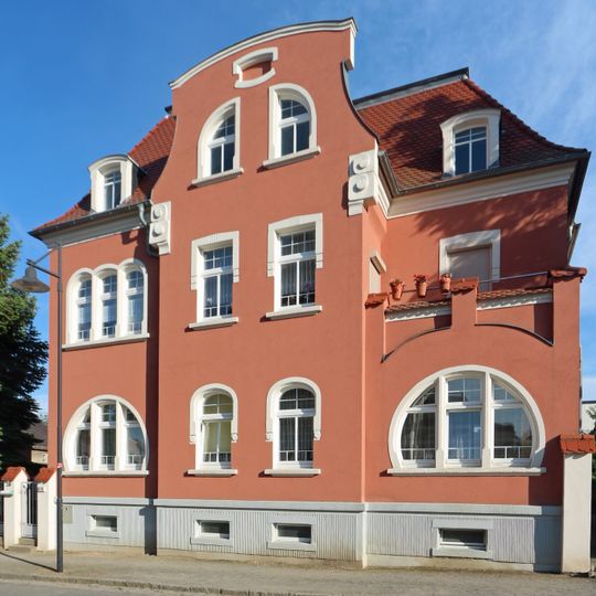 Wohnhaus in offener Bebauung Karl-Marx-Straße 26