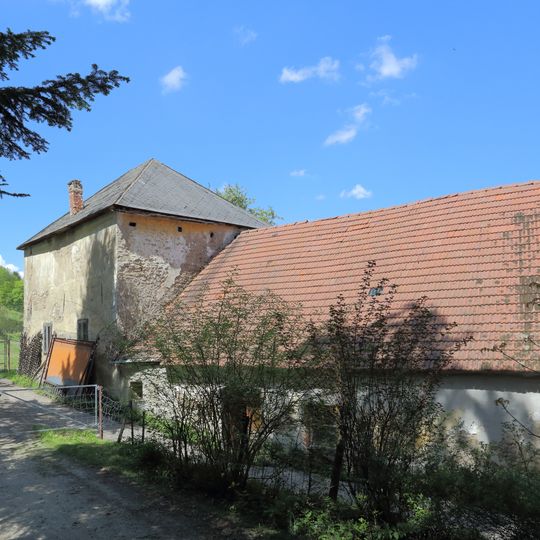 Kälberhof, westlicher Turm und östlich anschließender gemauerter Wohntrakt