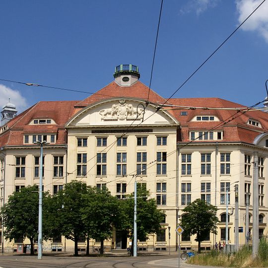 Wilhelm-Liebknecht-Platz 3-4