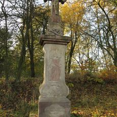 Sloup se sousoším - kříž se sochami dvou andělů