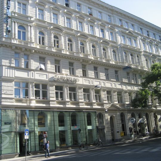 Wohn- und Geschäftshaus