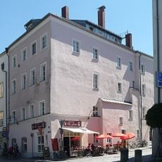 Wohn- und Geschäftshaus