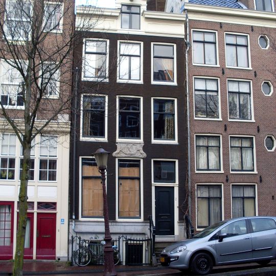 Pand met gevel onder rechte lijst