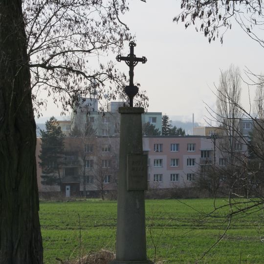 Kříž jihovýchodně od Chlumčan