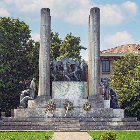 Monumento ai caduti di piazza Vittoria