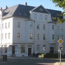 Mietshaus in geschlossener Bebauung in Ecklage, mit Vorgarten Geibelstraße 18