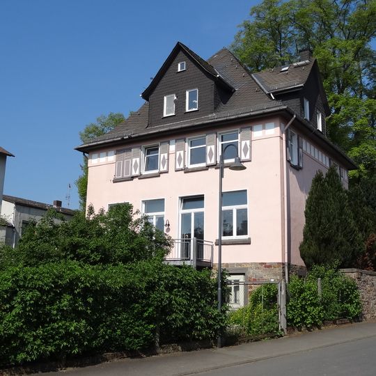 Münzenberger Straße 1