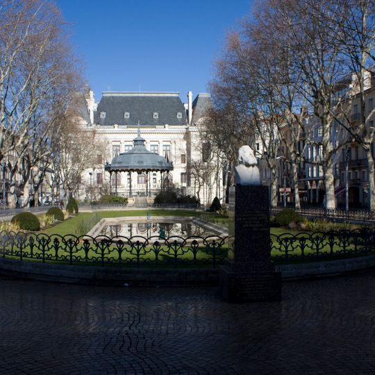Jean-Jaurès square