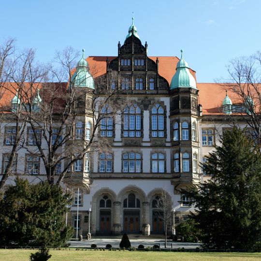 Amts- und Landgericht mit ehemaligem Untersuchungshaftgebäude Lessingstraße 7