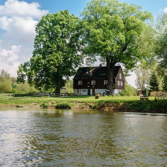 Wohnhaus, mit Hochwassermarke Zur Fähre 1