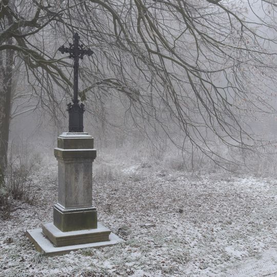 Kříž u silnice z Chomutova do Blatna