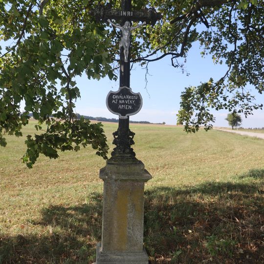 Kříž u silnice u Opatova