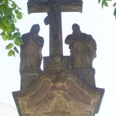 Sousoší Kalvárie na návsi v Košťálově