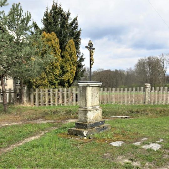Kříž u domu 230 v Kunraticích u Cvikova