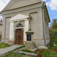 Kříž v Milkově u kaple