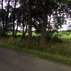 Kříž východně od Zhořce u rozcestí