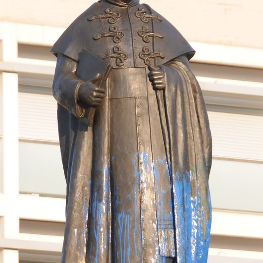 Statue of Cónego Melo