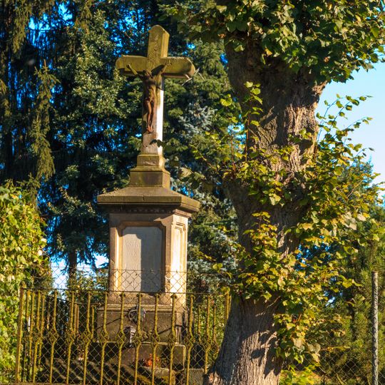 Kříž na návsi v osadě Čímyšl