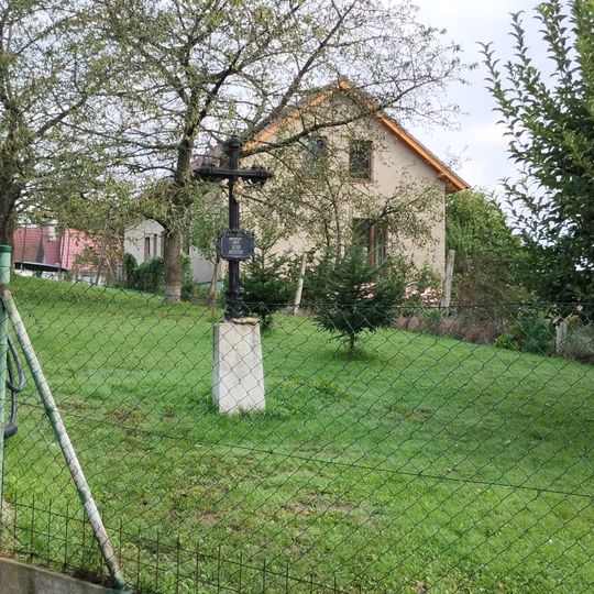 Kříž v ulici Na Vrchách