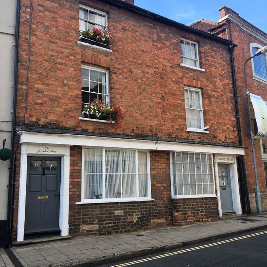 4 And 5, Well Street