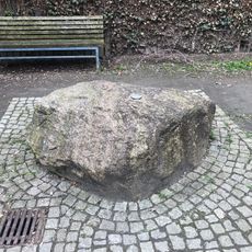 Quellstein Charlottenstraße/Ahrbergstraße