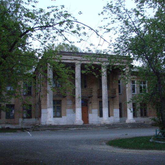 Здание заводского госпиталя