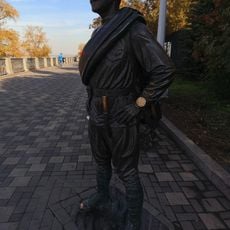 Памятник товарищу Сухову
