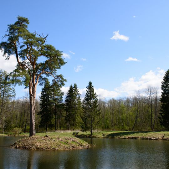 Парк с прудами