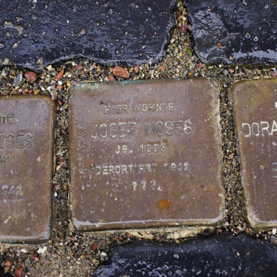 Stolperstein en memoria de Josef Moses