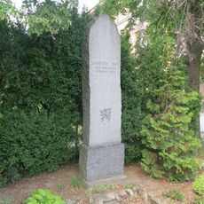 Pomník osvobození u školy v Polepech