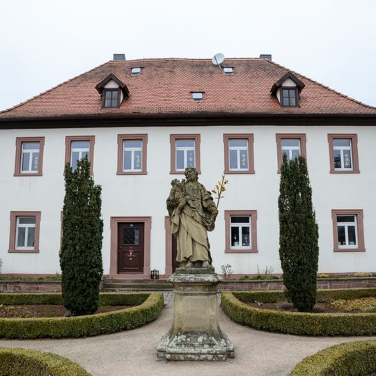 Ehemaliges Pfarr- und Schulhaus