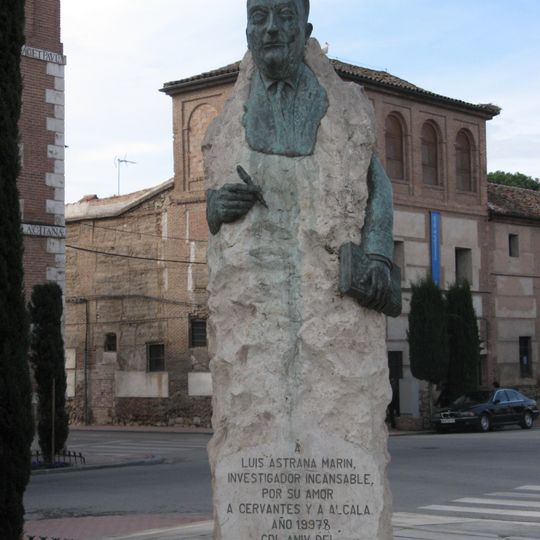 Monument to Luis Astrana Marín, Alcalá de Henares