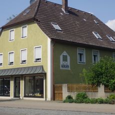 Wohn- und Geschäftshaus