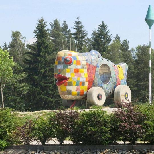 Plastika ryby na molu maríny v Lipně nad Vltavou