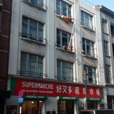 Maison traditionnelle et maison arrière