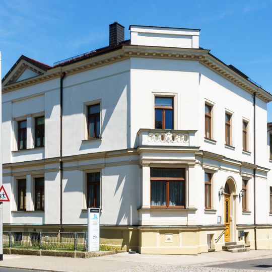 Wohnhaus in offener Bebauung Lutherstraße 22