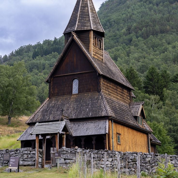Église en bois debout d'Urnes