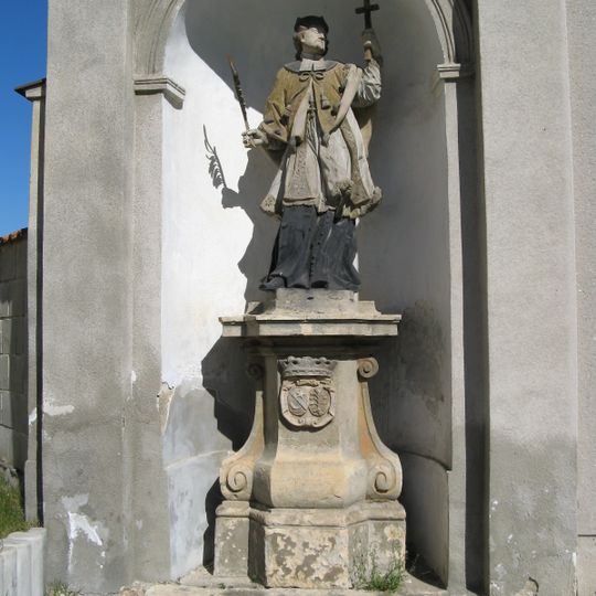 Výklenková kaplička se sochou svatého Jana Nepomuckého
